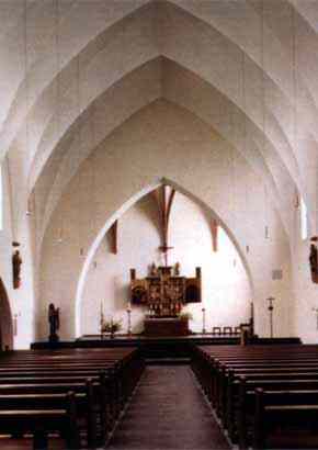 Innenraum und Chor der neuen Josefskirche