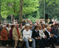 Die Gemeinde im Park