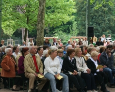 Die Gemeinde im Park