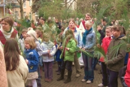 Die Kinder hatten Palmzweige dabei