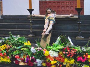 Jesu Christi wird am Kreuz verehrt