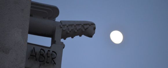Mond an Heilig Kreuz Kirche