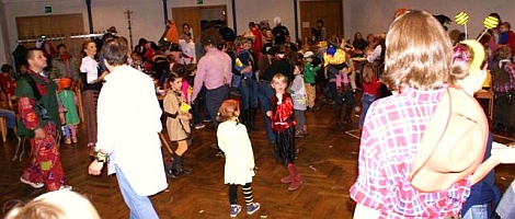 Bunter Trubel beim Kinderfasching