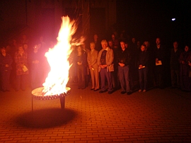 Osterfeuer der Heilig-Kreuz-Kirche