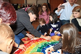 Kinder basteln Regenbogen