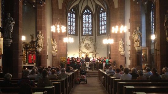 Die Junge Kantorei St. Josef bei der Chormeile in der Frankfurter Liebfrauenkirche