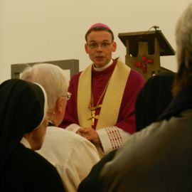 Der Bischof in der Katharinen-Kapelle
